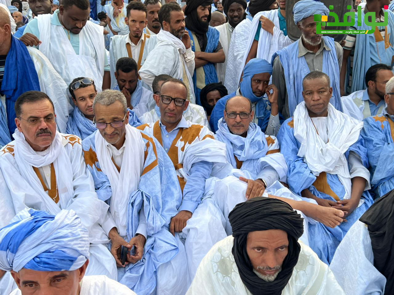 في الصورة يظهر من اليمين عمدة شكار والمدير الإداري والمالي لوزارة الوظيفة العمومية والوزير السابق ولد كبد