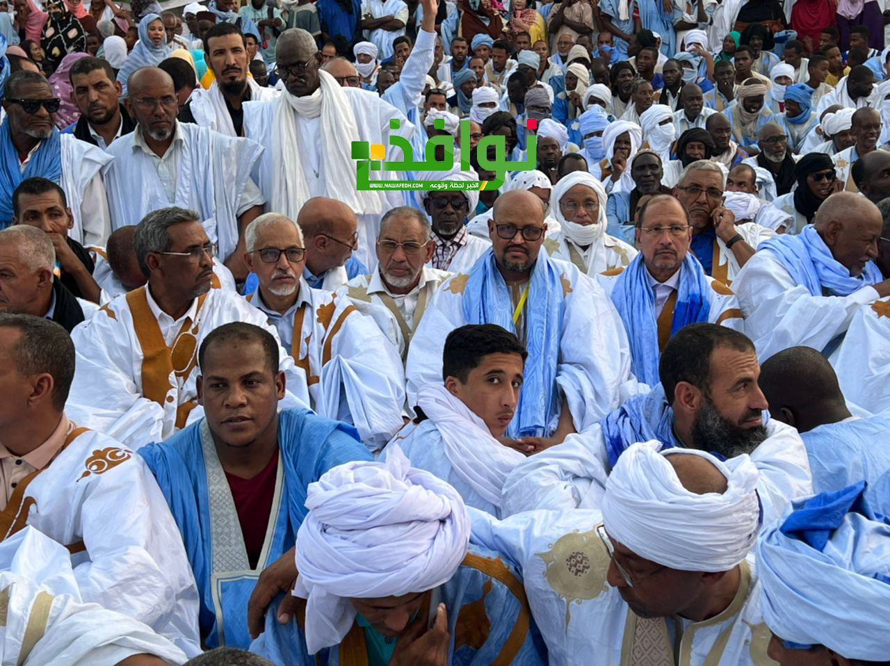 في وسط الصورة يظهر زعيم تيار منصفون الوزير السابق سيدنا ولد أحمد علي