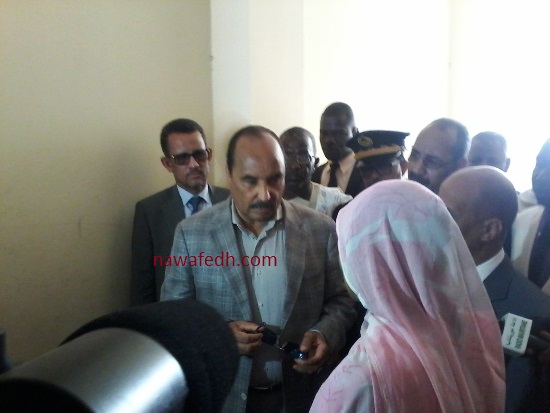 يناقش وزيرة الإسكان في هندسة المدرسة المعمارية 