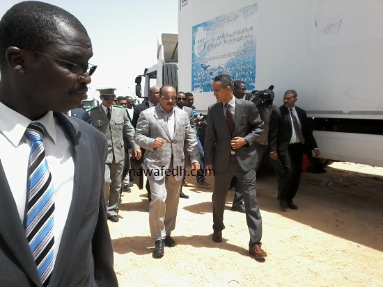 لحظة دخوله مخازن الشركة الوطنية لتوزيع الأسماك في السبخة 