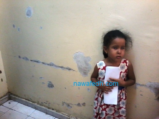 طفلة تنتظر مصافحة الرئيس الذي صافحها وتحدث معها 