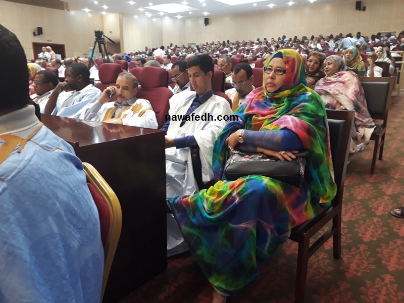 مقاعد في الممرات