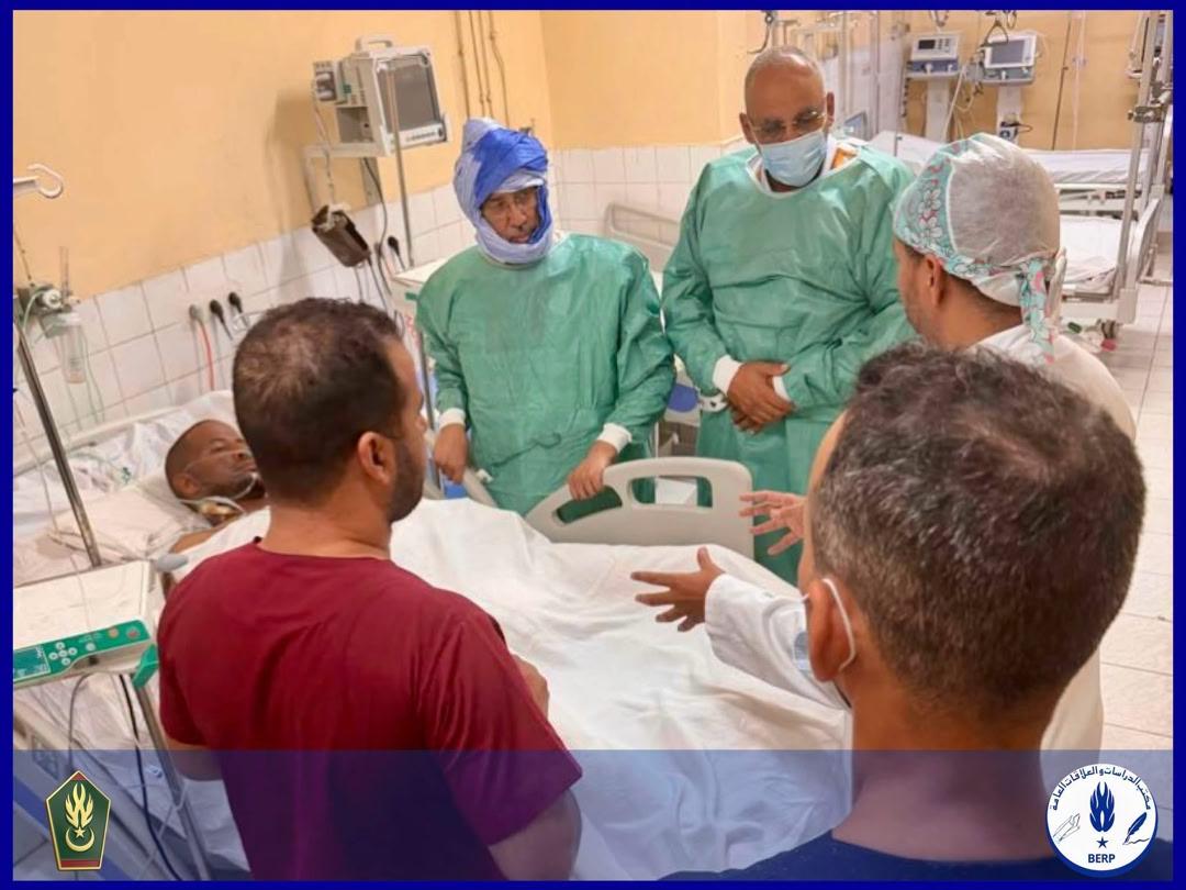 وزير الدفاع وقائد أركان الدرك يزوران الدركي إنجاي باب للاطمئنان على حالته الصحية