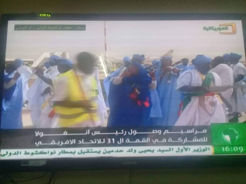 صورة من شاشة الموريتانية تعلن فيها وصول رئيس أنغولا بينما من وصل هو وزير الخارجية 