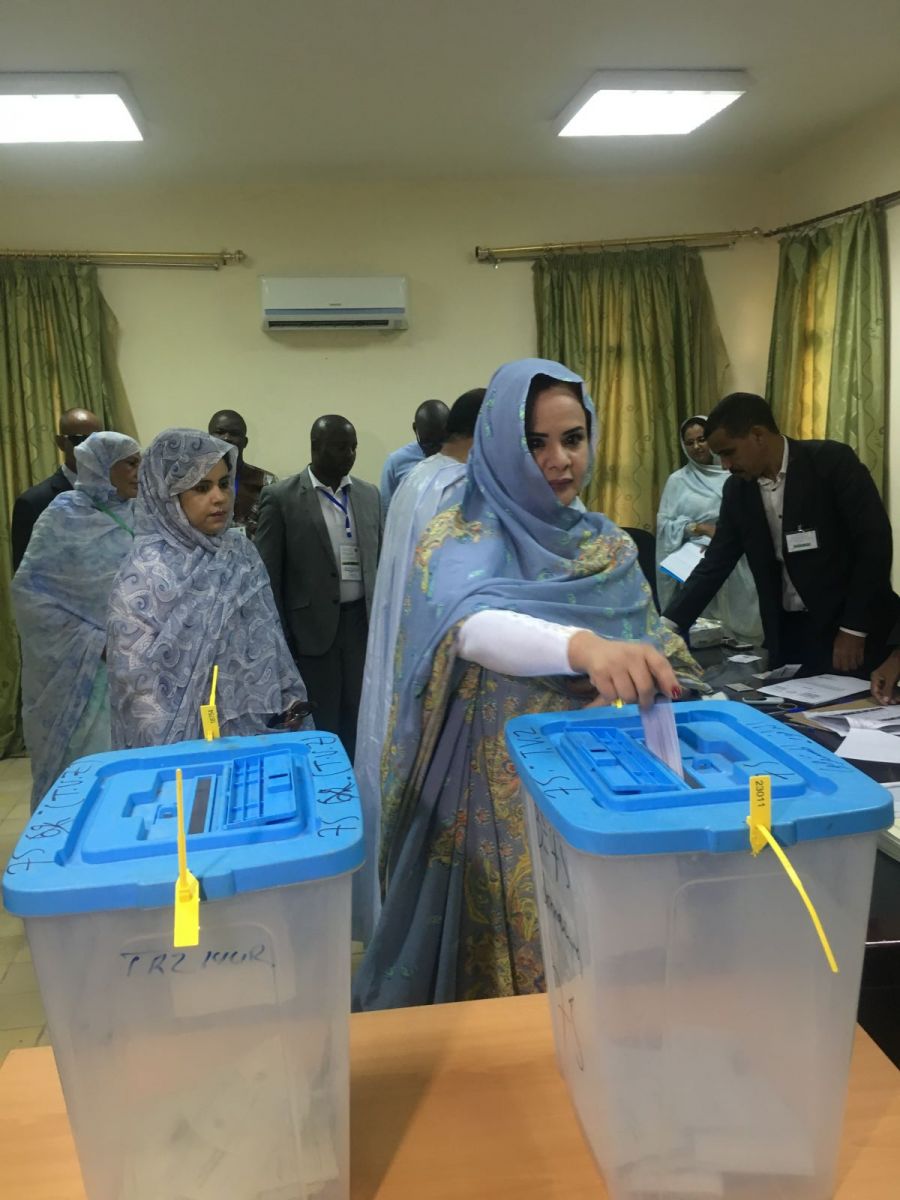 السيدة الأولى تدلي بصوتها أيضا اليوم