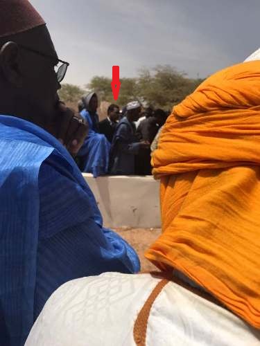 المدير العام لإذاعة موريتانيا وهو يشارك في تشييع ودفن العميد بال أمدو تيجان 