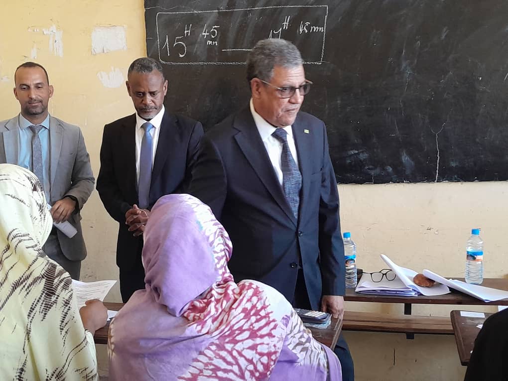 وزير التهذيب الوطني خلال زيارته لمركز الثانوية العربية