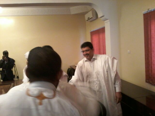 ولد محم يصافح 