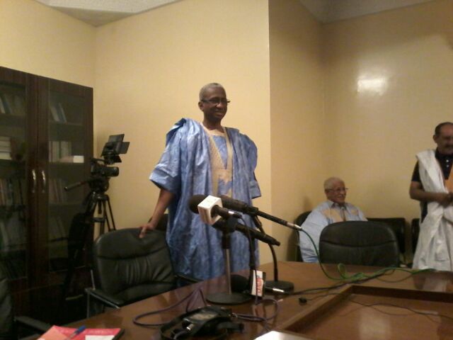 باتيا يتابع درس ولد محم في المبادئ السياسية وعنوانه المصافحة 