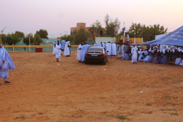 جانب المنصة الشرقي وفيه تبدو الفجاج أكثر من الحضور 