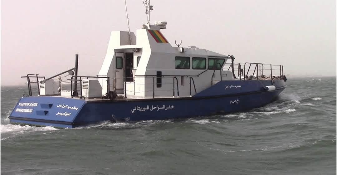 خفر السواحل الموريتانية تنقذ 37 مهاجرًا قبالة نواذيبو وتواصل البحث عن عشرات المفقودين