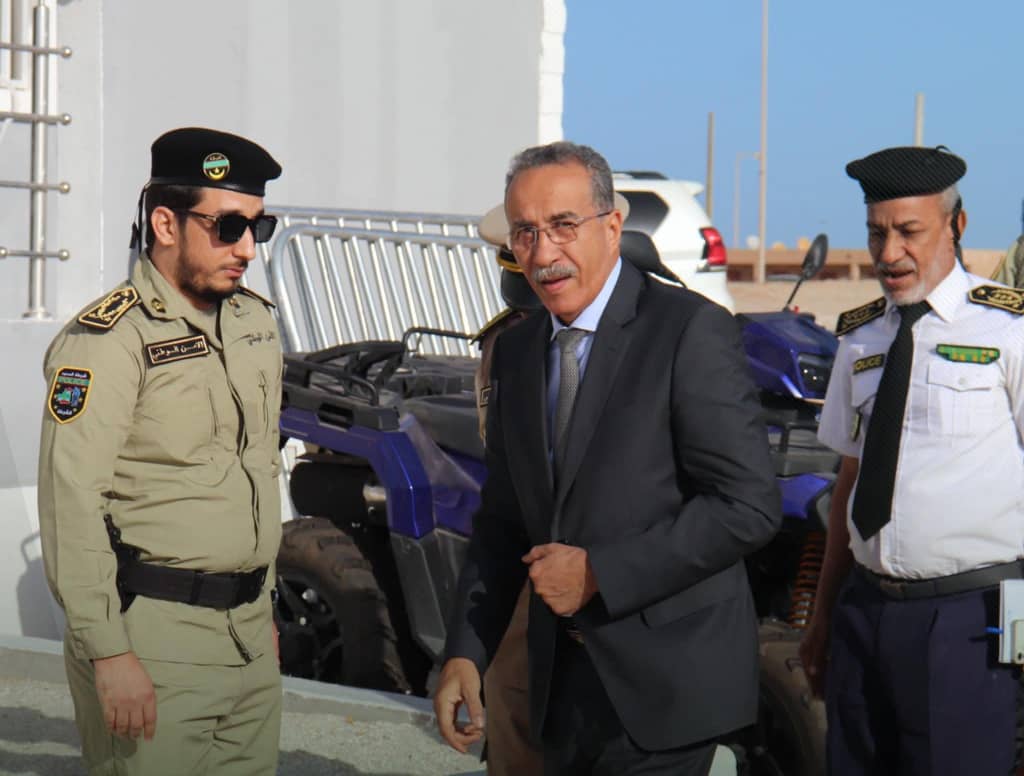 مدير الأمن يمنح “عيدية” خاصة لمنتسبي قطاعه