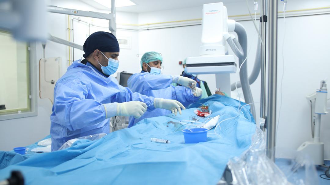 موريتانيا: فريق طبي ينجح في إجراء عملية قلب تداخلية لطفل