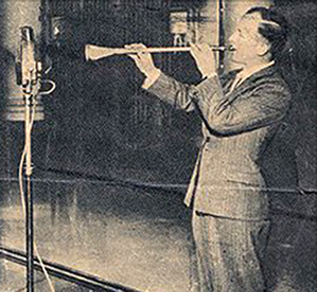 صورة لأول نفخة في البوق بعد اكتشافه عام 1939م من طرف إذاعة البي بي سي 